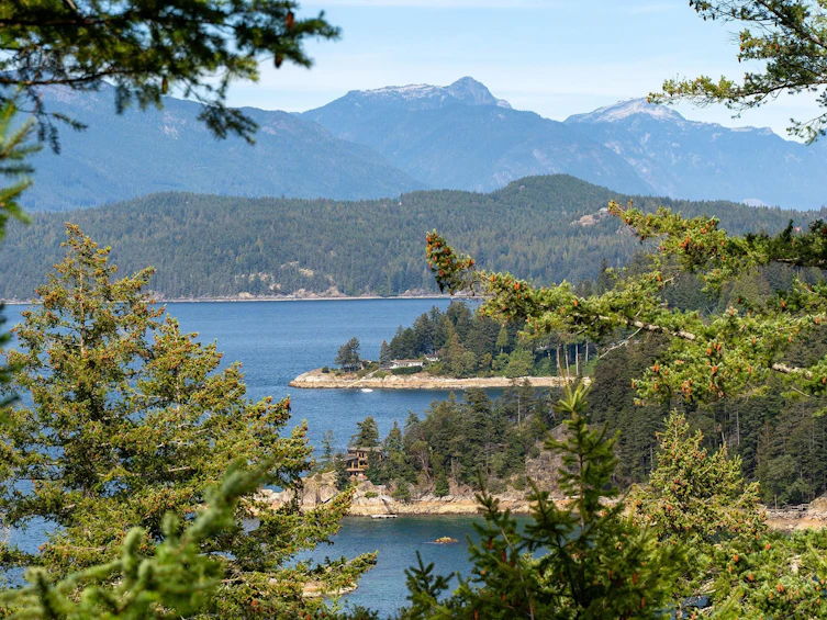1684 Whitesails Drive, Bowen Island, BC, V0N 1G2