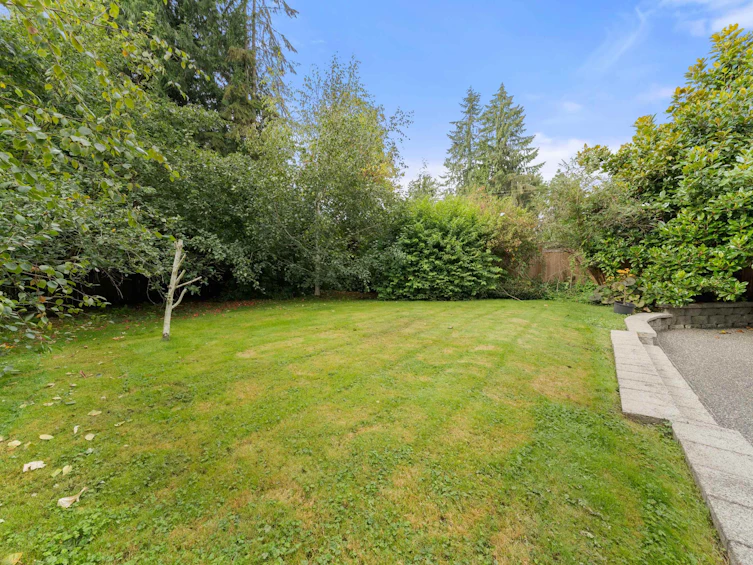 1635 Draycott Road, North Vancouver, BC, V7J 1W3 - 36