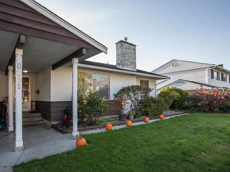8211 Fairbrook Crescent, Richmond BC V7C 1Z2