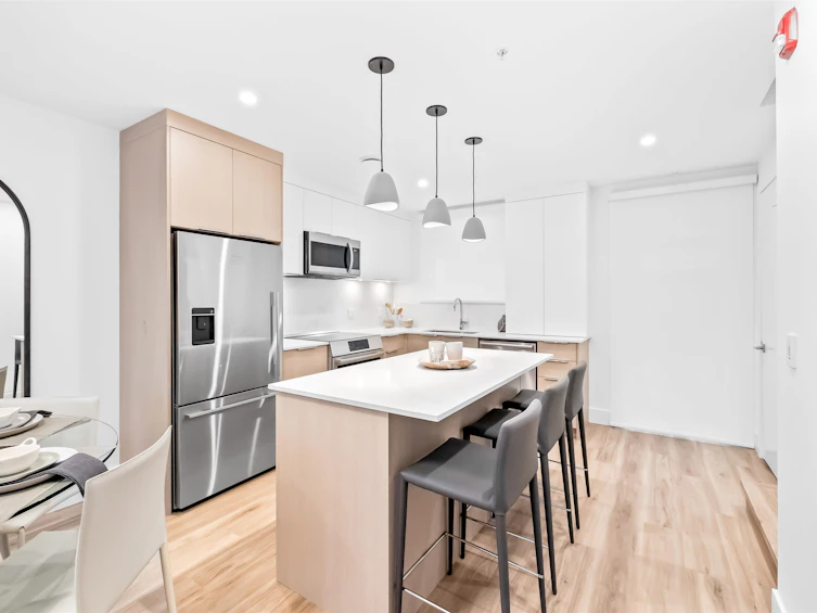 313-2250 E 1st Avenue, Vancouver, BC, V5N 1B6 - 3