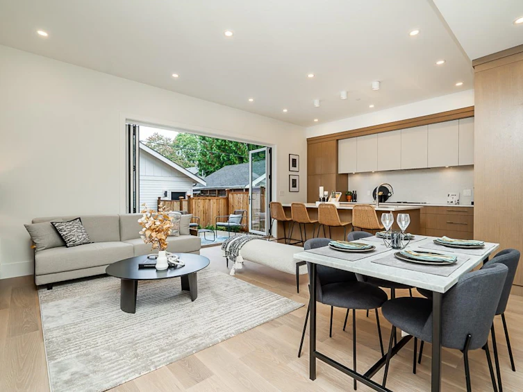 2-39 W 22nd Avenue, Vancouver, BC, V5Y 2E9 - 2