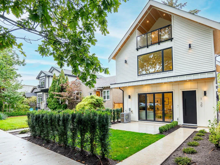 1-39 W 22nd Avenue, Vancouver, BC, V5Y 2E9