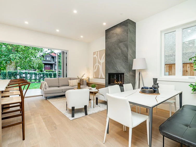 1-39 W 22nd Avenue, Vancouver, BC, V5Y 2E9 - 2
