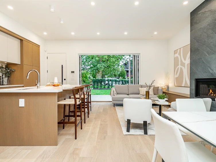 1-39 W 22nd Avenue, Vancouver, BC, V5Y 2E9 - 3