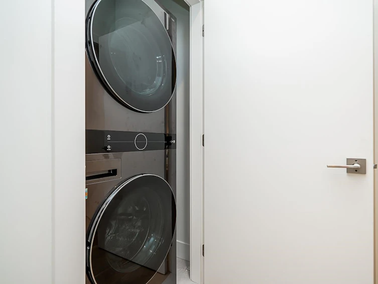 1-39 W 22nd Avenue, Vancouver, BC, V5Y 2E9 - 17