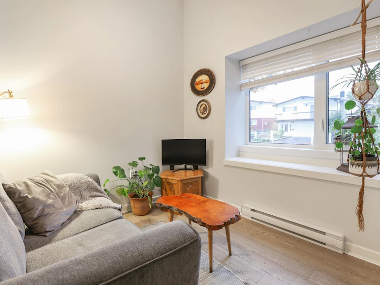 2293 E 37th Avenue, Vancouver, BC, V5P 1G4 - 11