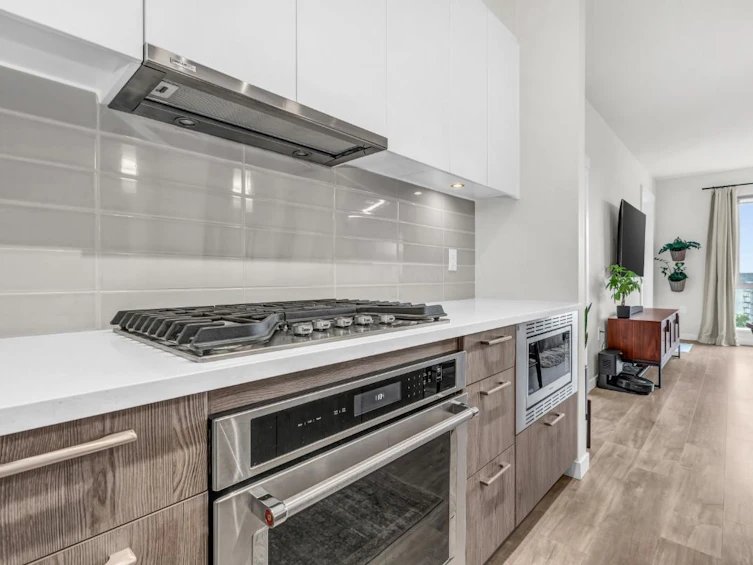 301-615 E 3rd Street, North Vancouver, BC, V7L 0G3 - 3