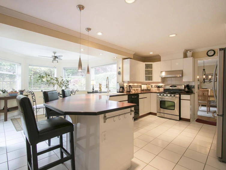 4868 3 Avenue, Delta, BC, V4M 4C1 - 2
