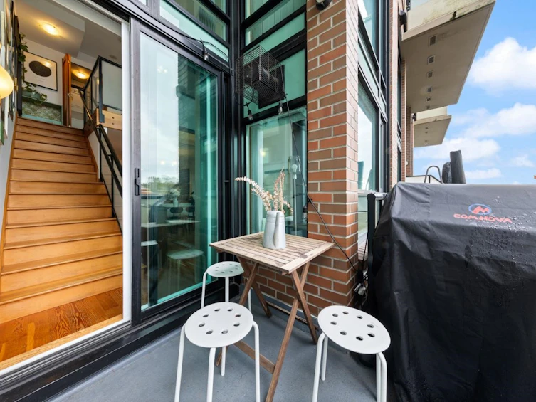 310-10 Renaissance Square, New Westminster, BC, V3M 7B1 - 22