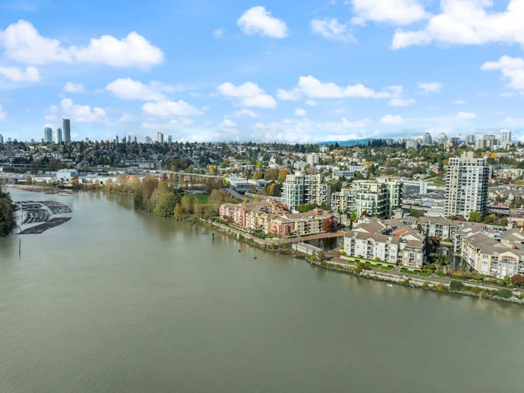 310-10 Renaissance Square, New Westminster, BC, V3M 7B1 - 29