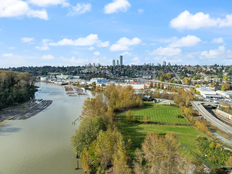 310-10 Renaissance Square, New Westminster, BC, V3M 7B1 - 30