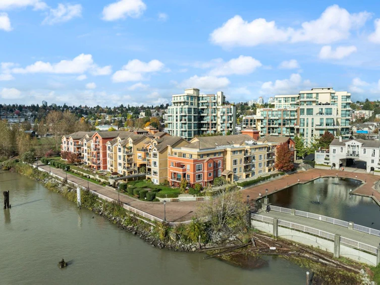 310-10 Renaissance Square, New Westminster, BC, V3M 7B1 - 31