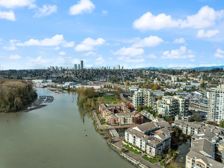 310-10 Renaissance Square, New Westminster, BC, V3M 7B1 - 32