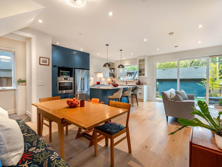 902 E 37th Avenue, Vancouver, BC, V5W 1G2 - 4