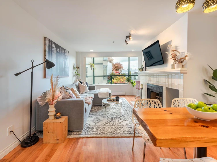 26-939 W 7th Avenue, Vancouver, BC, V5Z 1C4 - 2