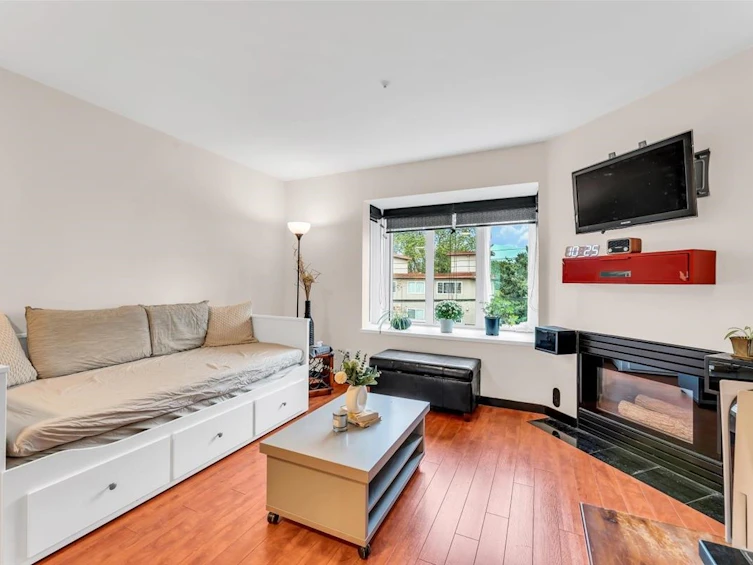 302-2133 Dundas Street, Vancouver, BC, V5L 1J7 - 2