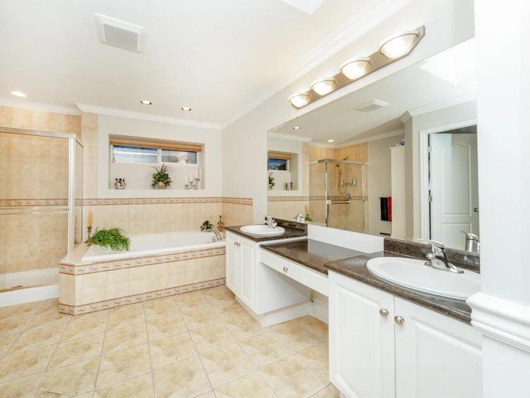 21649 90a Avenue, Langley, BC, V1M 4C8 - 21