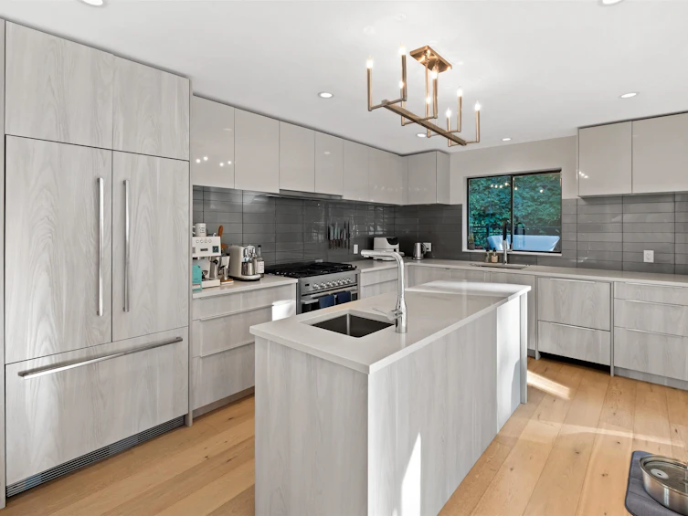 1050 Riverside Drive, North Vancouver, BC, V7H 1V5 - 4