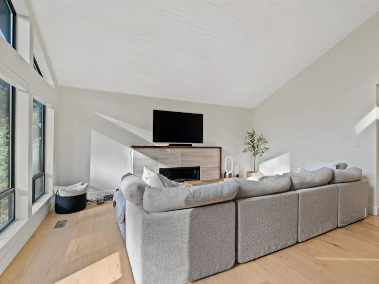 1050 Riverside Drive, North Vancouver, BC, V7H 1V5 - 8