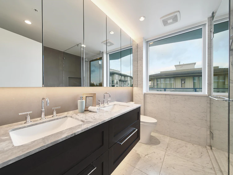 704-1500 Martin Street, Surrey, BC, V4B 0C2 - 11