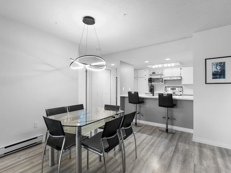 102-15025 Victoria Avenue, Surrey, BC, V4B 1G2 - 11
