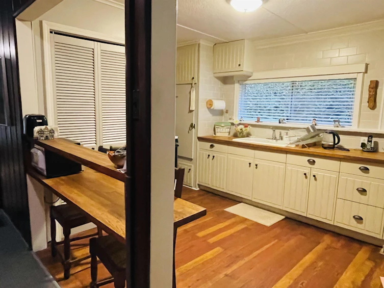 706 Seymour Boulevard, North Vancouver, BC, V7J 2J6 - 9