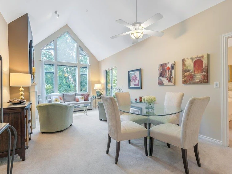 302-678 W Queens Road, North Vancouver, BC, V7N 2L3 - 2