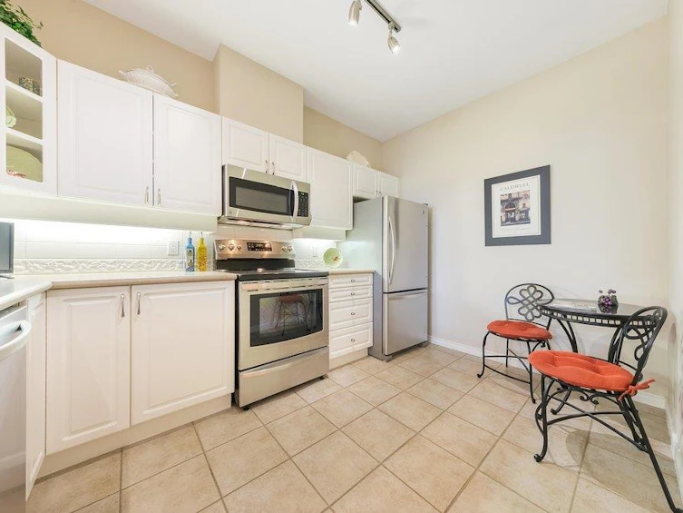 302-678 W Queens Road, North Vancouver, BC, V7N 2L3 - 8