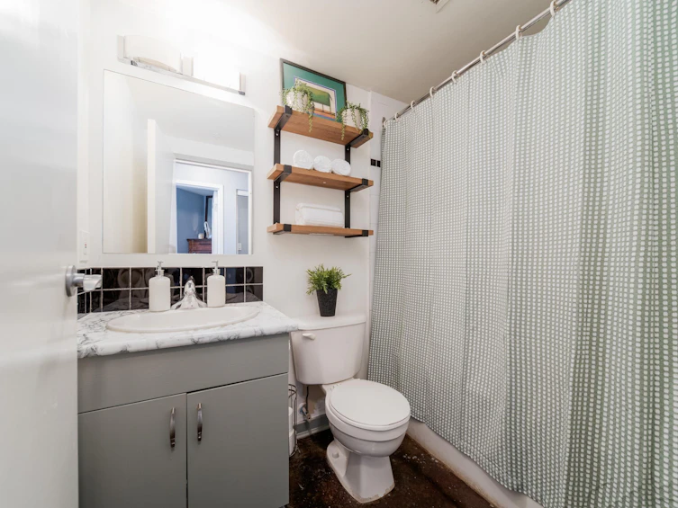 701-919 Station Street, Vancouver, BC, V6A 4L9 - 17