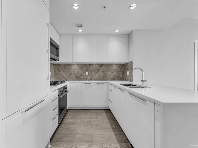 1009-118 Carrie Cates Court, North Vancouver, BC, V7L 0B2 - 4