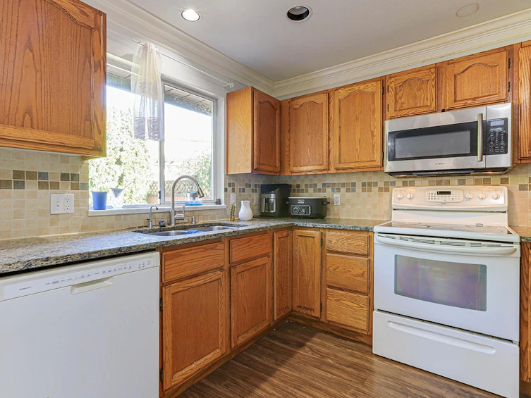 8629 141 Street, Surrey, BC, V3W 3A9 - 16