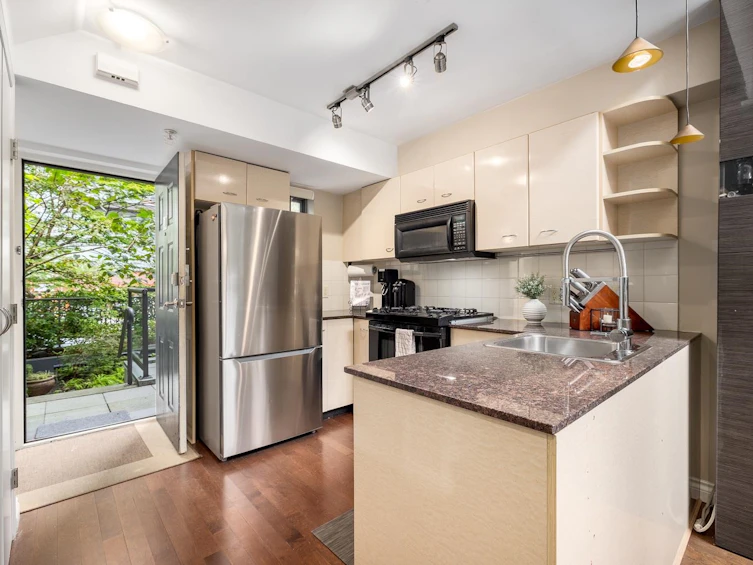 203-501 Pacific Street, Vancouver, BC, V6Z 2X6 - 10
