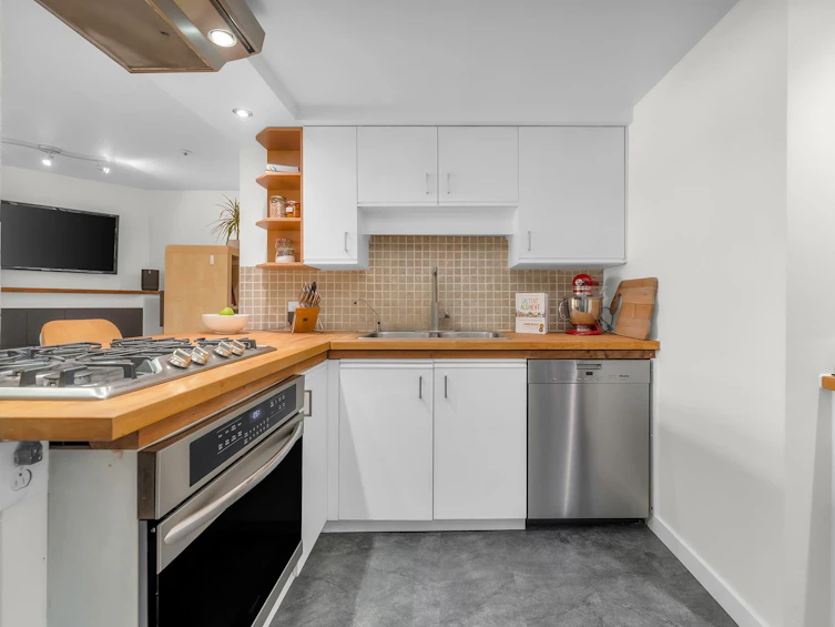 941 E 8th Avenue, Vancouver, BC, V5T 1T7 - 8