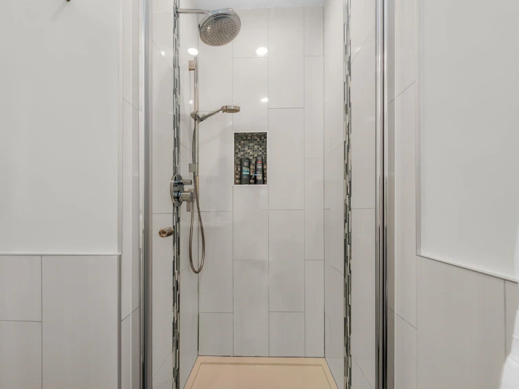 941 E 8th Avenue, Vancouver, BC, V5T 1T7 - 21