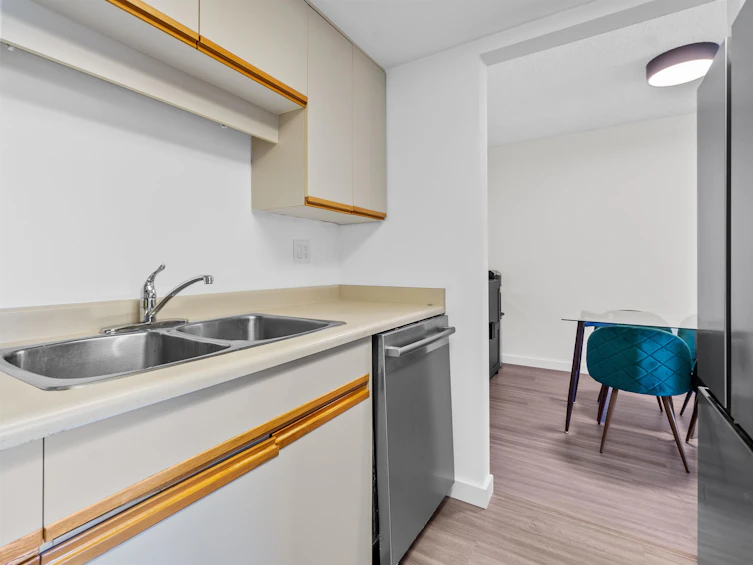 303-2925 Glen Drive, Coquitlam, BC, V3B 7H9 - 17