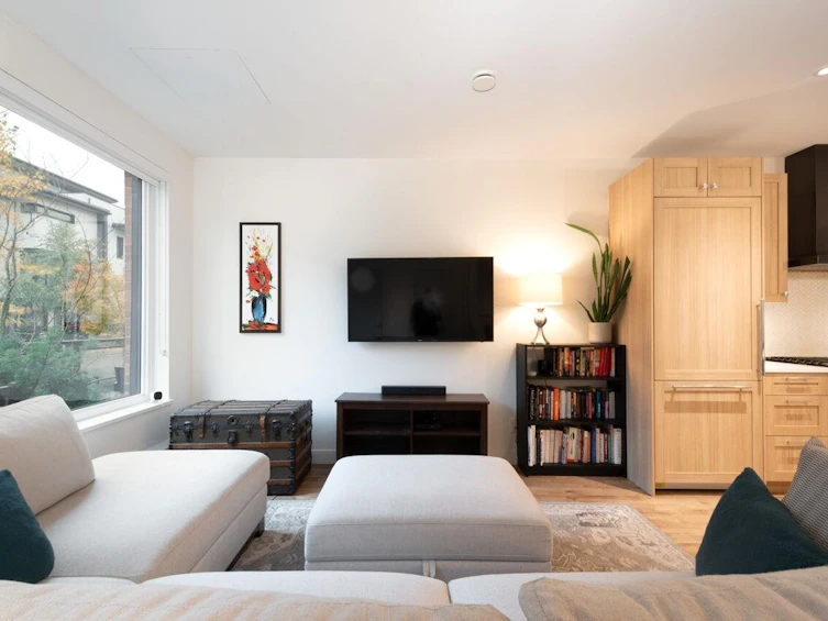 122-525 E 2nd Street, North Vancouver, BC, V7L 1E1 - 2