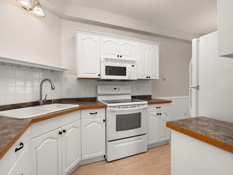 301-1153 54a Street, Delta, BC, V4M 4E4 - 9