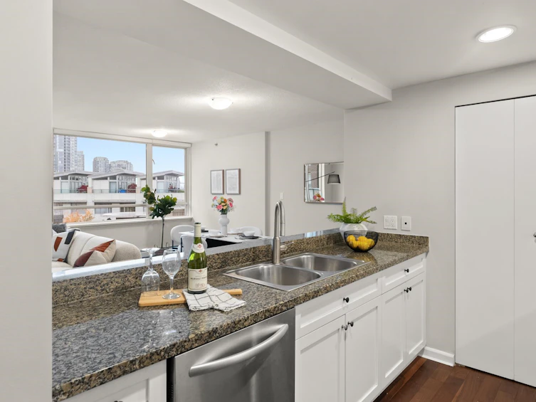 609-1288 Marinaside Crescent, Vancouver, BC, V6Z 2W5 - 17