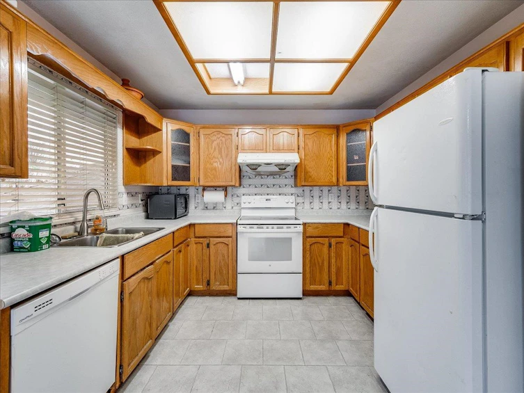 9335 152a Street, Surrey, BC, V3R 0E6 - 13