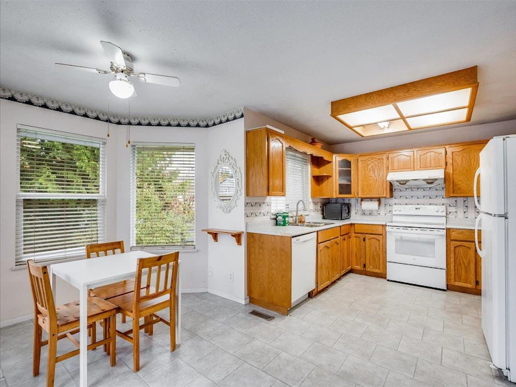 9335 152a Street, Surrey, BC, V3R 0E6 - 15