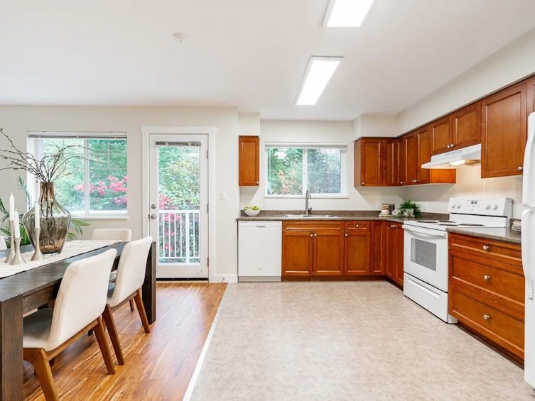 23-8745 Government Street, Burnaby, BC, V3N 4G9 - 9