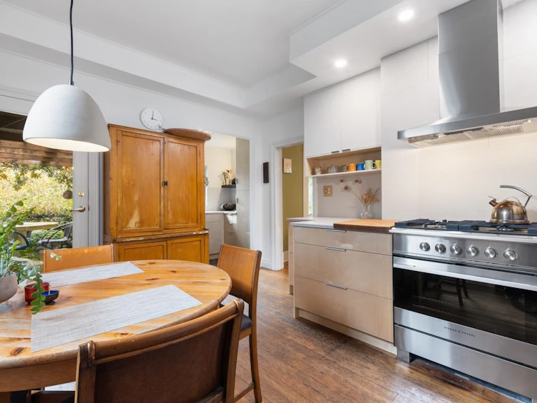 1136 E 10th Avenue, Vancouver, BC, V5T 2B7 - 8