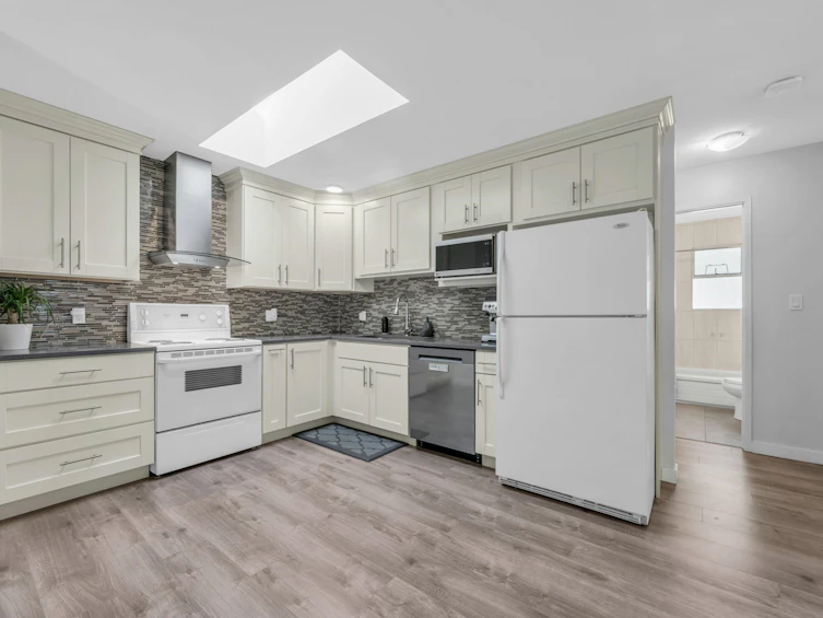 3529 Napier Street, Vancouver, BC, V5K 2X8 - 8