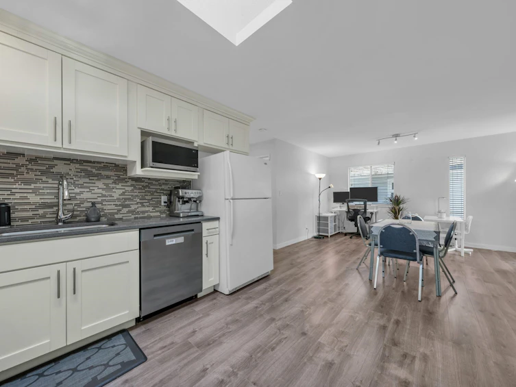 3529 Napier Street, Vancouver, BC, V5K 2X8 - 11