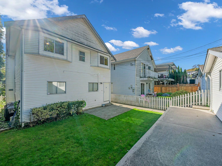 3529 Napier Street, Vancouver, BC, V5K 2X8 - 31