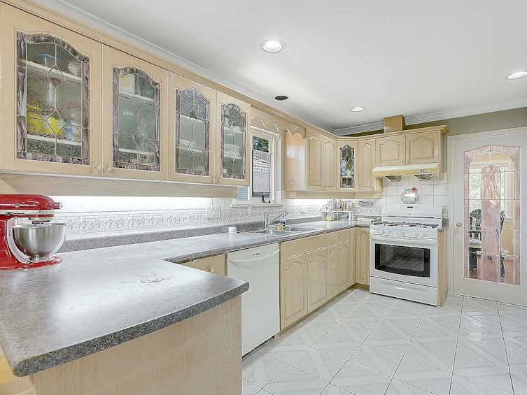 11903 98 Avenue, Surrey, BC, V3V 8B3 - 11