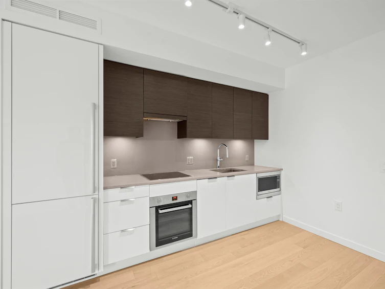 802-1688 Pullman Porter Street, Vancouver, BC, V6A 0H3 - 5