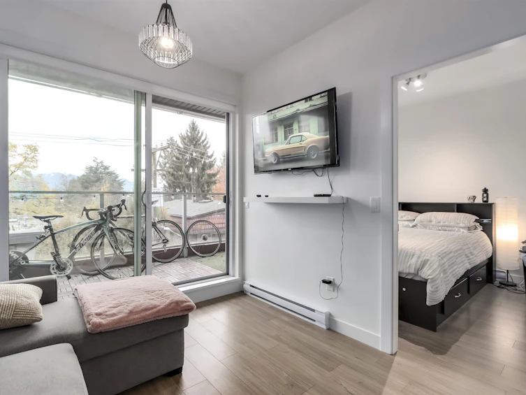 302-379 E Broadway, Vancouver, BC, V5T 1W6 - 4