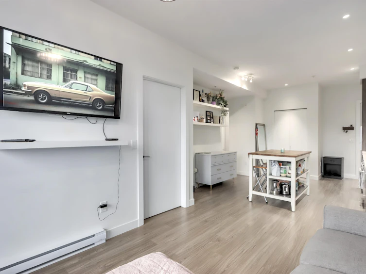 302-379 E Broadway, Vancouver, BC, V5T 1W6 - 11