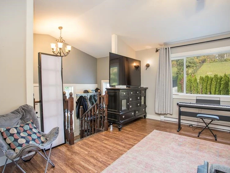 27201 Lougheed Highway, Maple Ridge, BC, V2W 1M4 - 4
